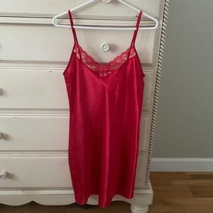Gilligan & O’Malley 2001 Red Nightgown Medium NWT